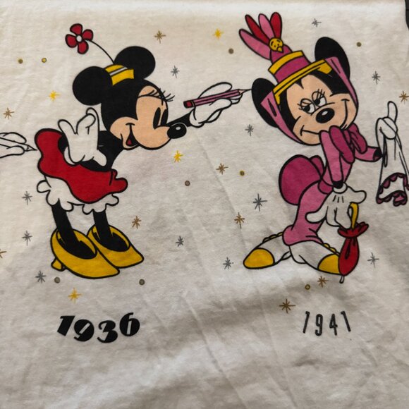 Vintage 80s Disney Minnie Through the Years Tee, Size small / medium - Picture 4 of 12